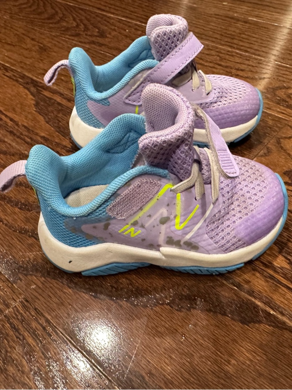 New Balance Kids Lightweight Lavender Athletic Sneakers with Blue Lining - Picture 2 of 11